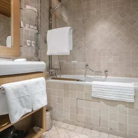 Les Trois Vallees, A Beaumier